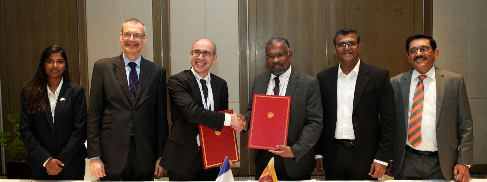 Sri Lanka Signs Debt Pact with France